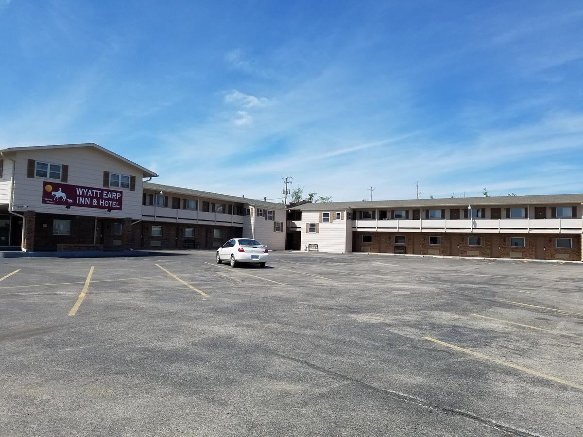 Regency Inn Dodge City Exterior photo